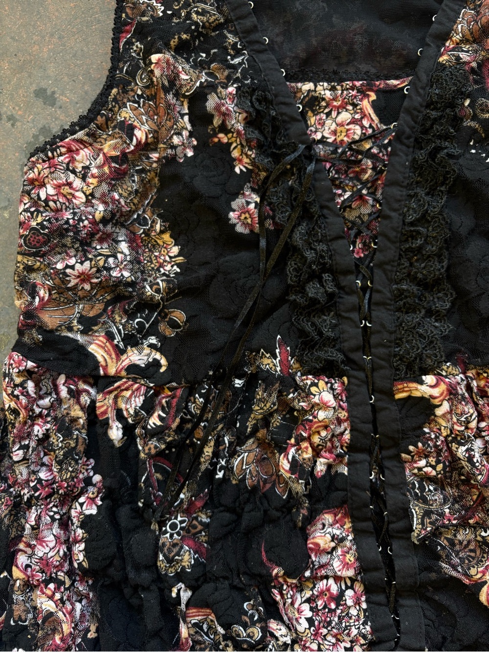 Temptations Black Floral Lace-Trim Ruffle Camisole - Picture 3 of 5